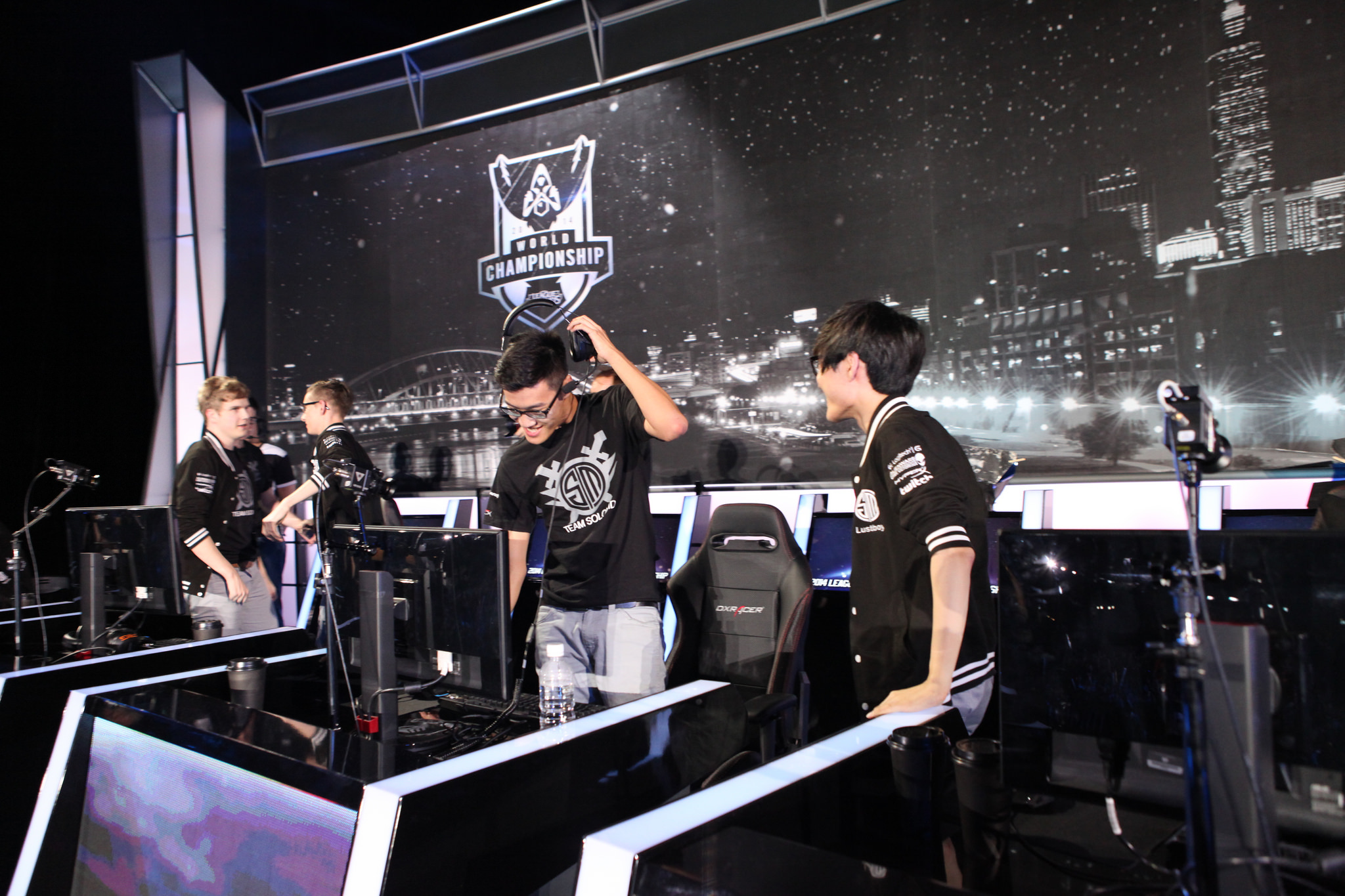 TES战队英雄联盟比赛战术分析：完美团战背后的团队协作制胜关键-开云电竞